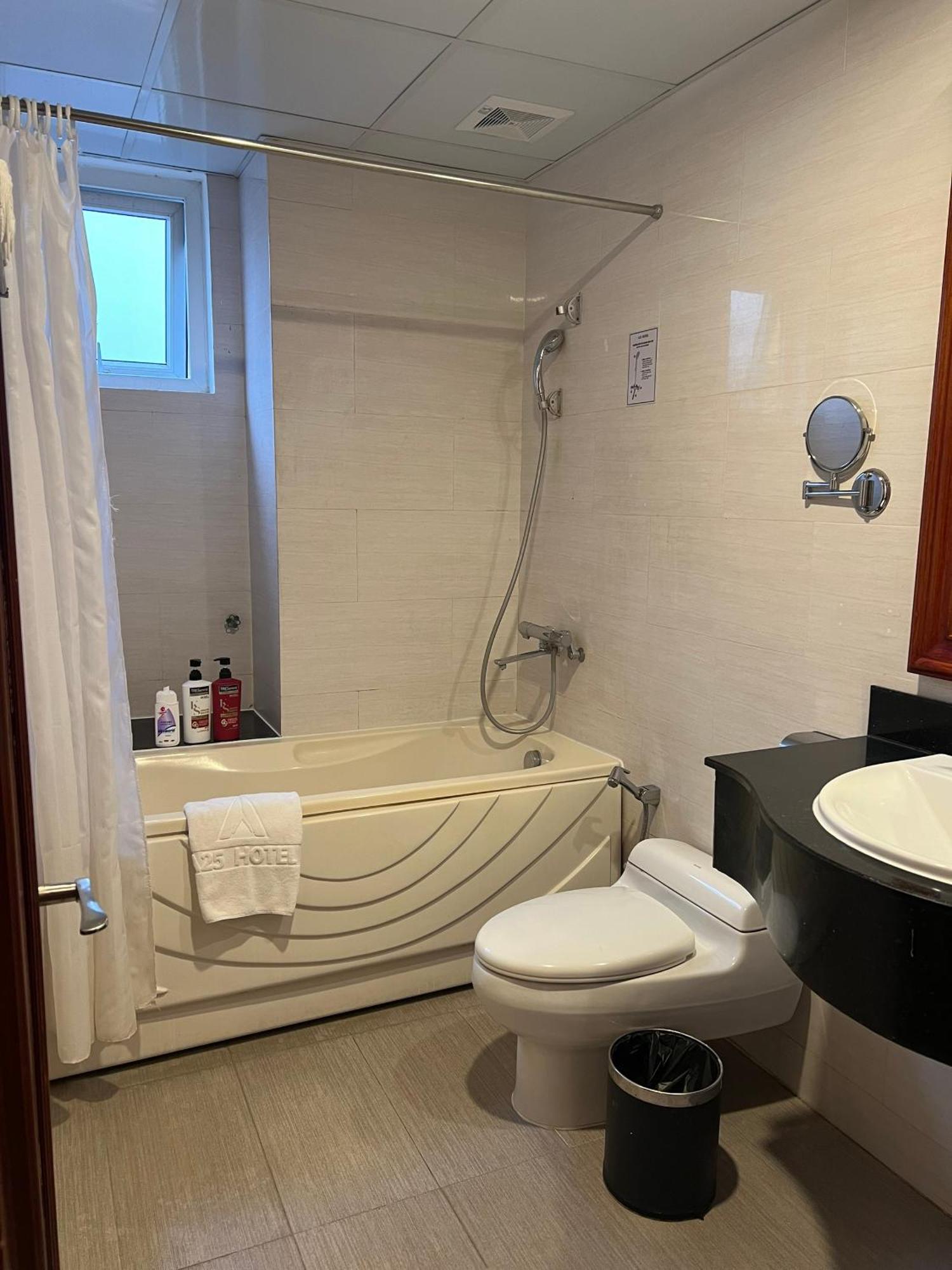 A25 Hotel - 19 Phan Dinh Phung Ханой Екстериор снимка