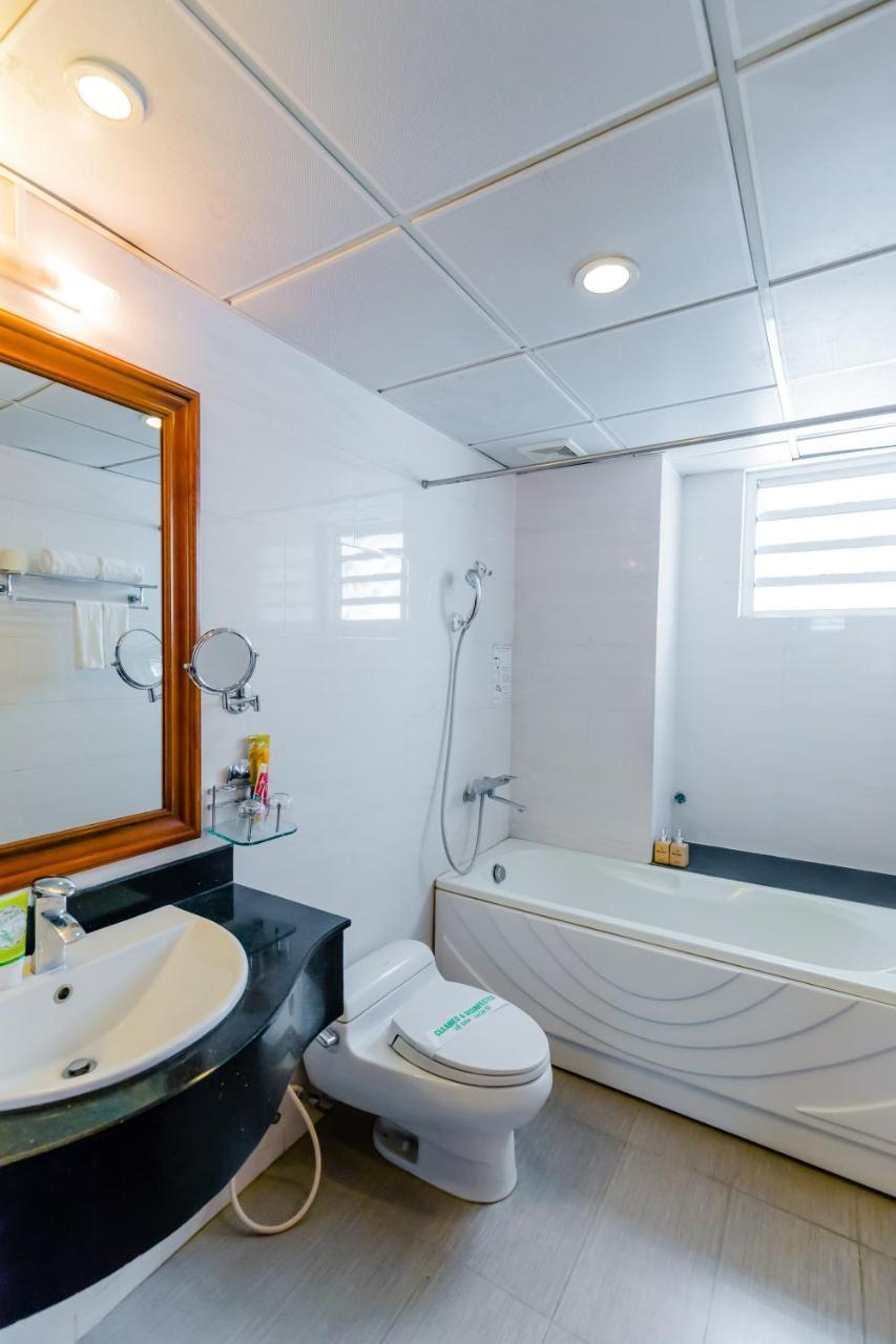 A25 Hotel - 19 Phan Dinh Phung Ханой Екстериор снимка